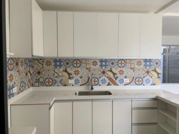 Se vende moderna casa con patio en Bebedero Escazú 25-142 in San Antonio, Escazú, San José — $280,000