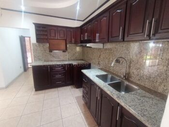 Venta de Casa Esquinera en Mercedes de Heredia. RAH 26-2075 en Mercedes, Heredia — $315,000 - Foto 5 de 10