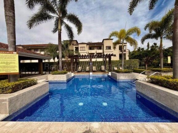 Apartamento esquinero con amenidades tipo resort en Pozos de Santa Ana #26-1615 GS in Pozos, Santa Ana, San José — $255,000