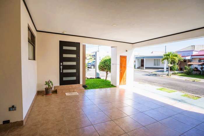 SE VENDE CASA EN RESIDENCIAL, SAN RAMON in San Ramón, Alajuela — $235,000