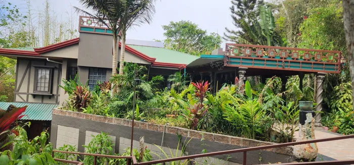 Espectacular propiedad con casa de huéspedes inspirada en el Hobbit en Ángeles, San Ramón, Alajuela — $479,000