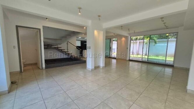 VENTA DE HERMOSA CASA LISTA PARA MUDARSE EN RIO ORO SANTA ANA. in Piedades, Santa Ana, San José — $360,000 - Photo 2 of 21