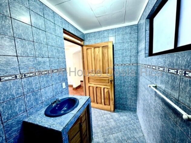 Venta de Casa en La Unión-Tres Ríos. RAH 26-1592 PRECIO REBAJADO en Tres Ríos, La Unión, Cartago — $650,000