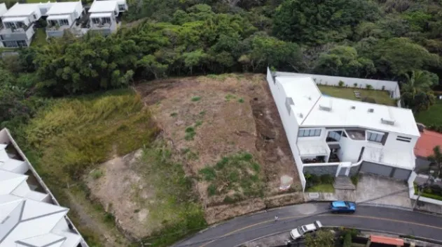 Se vende lote en Escazú Centro 26-717 en Escazú, San José — $343,000 - Foto 2 de 9
