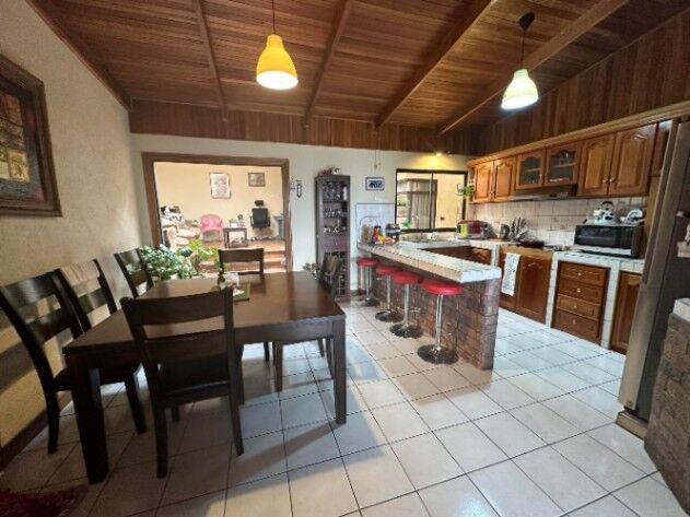 CASA EN VENTA, ESCAZÚ, Cod#23-3298 en Escazú, San José — $95,000,000
