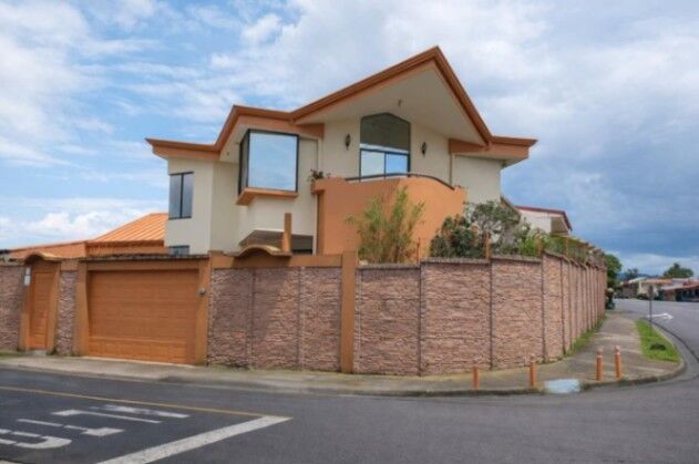 Venta de Casa en Guadalupe-Mata de Plátano, San José. RAH 26-1184 en Mata de Plátano, Goicoechea, San José — $350,000