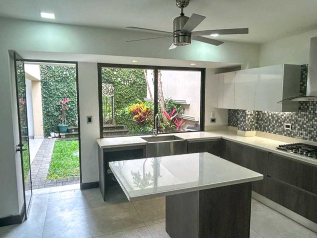 Venta de Casa.en.Los Laureles Escazú in Escazú, San José — $495,000 - Photo 2 of 27