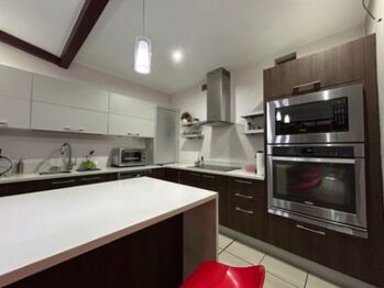 Se vende moderna quinta con piscina en Colon de Mora 24-901 in Colón, Mora, San José — $900,000 - Photo 4 of 23