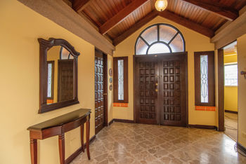 VENTA DE CASA, SAN JOSÉ, MORAVIA, LOS COLEGIOS en San Vicente, Moravia, San José — 286 000 000 ₡ - Foto 2 de 22