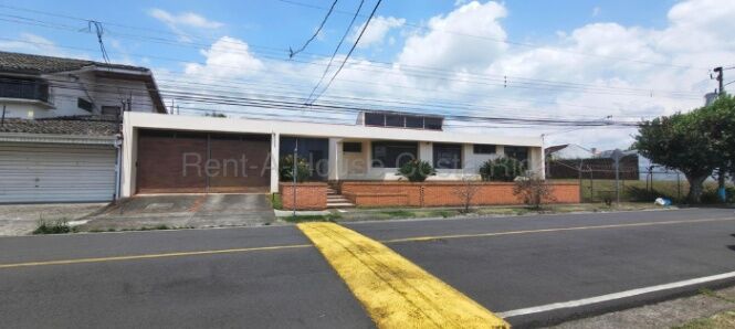 MLS-26-2000 LS VENTA CASA CURRIDABAT SAN JOSE CONTACTENOS AL # 86127562 en Curridabat, San José — ₡ 297 000 000