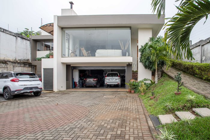 Exclusive 3-Level House in Los Tucanes, San Ramón, Costa Rica en San Ramón, Alajuela — $800,000