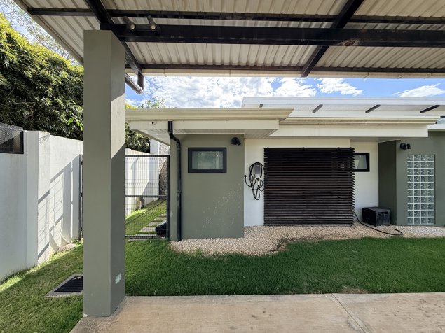 Casa en Residencial con piscina por Los Reyes in Guácima, Alajuela — $3,500 - Photo 3 of 31