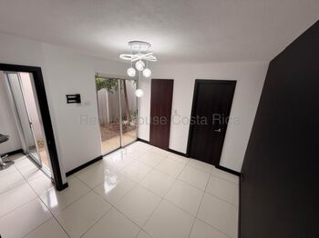 Casa en condominio Valle Ilios con amenidades y excelente ubicación #26-2087 GS in El Tejar, El Guarco, Cartago — $1,016 - Photo 5 of 11