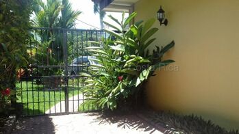Casa de lujo de 2 niveles con amplitud, privacidad y elegancia #26-1673 GS in Pozos, Santa Ana, San José — $875,000 - Photo 4 of 12