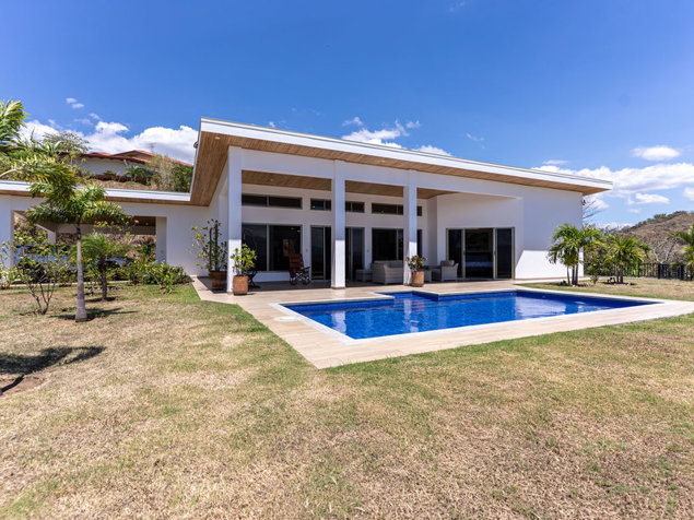 Amplia casa de 3 dormitorios en Roca Verde, Atenas en Atenas, Alajuela — $775,000 - Foto 2 de 25