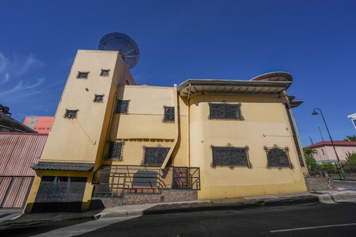 Edificio Esquinero de 4 niveles en San José Centro in Carmen, San José — $1,250,000 - Photo 3 of 38