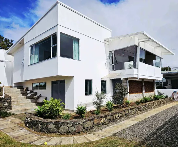 Preciosa Casa con Vistas Espectaculares en San Ramón en Piedades Norte, San Ramón, Alajuela — ₡ 110 000 000