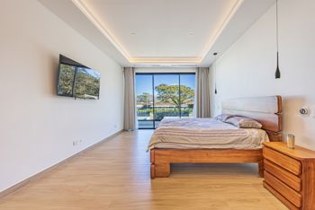 Casa Contemporánea de 5 Habitaciones para estrenar en Valle del Sol in Pozos, Santa Ana, San José — $15,000 - Photo 5 of 53