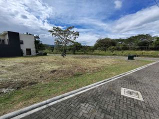 VENDO HERMOSO, PLANO Y ESQUINERO LOTE EN CONDOMINIO CIMA REAL, GUACIMA en Guácima, Alajuela — $85,000 - Foto 4 de 29
