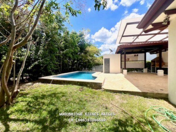 Casa en venta Santa Ana Condominio Oro Sol / piscina privada en Piedades, Santa Ana, San José — $590,000