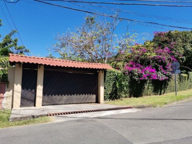 Se vende casa en Santa Ana San José 23-1533 in Santa Ana, San José — $460,000