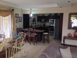 Linda casa en Residencial San Lorenzo de Flores in San Joaquín, Flores, Heredia — $250,000 - Photo 3 of 13