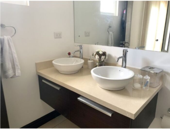 ALQUILO CASA DE 2 PLANTAS EN ESCAZÚ, SAN JOSÉ. en Escazú, San José — $1,750