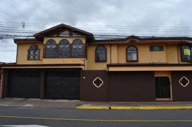 Se Vende Esta Cómoda Casa en Heredia / JB OFC Mls. 25-1017 en San Francisco, Heredia — $325,000 - Foto 3 de 19