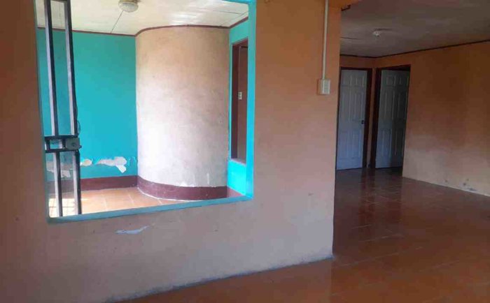 VENTA DE CASA PARA REMODELAR, LIMON, SIQUIRRES, BARRIO SAN MARTIN in Siquirres, Limón — ₡ 37 600 000