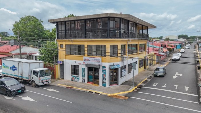 Edificio de 450m2 En Esparza Centro en Espíritu Santo, Esparza, Puntarenas — ₡ 180 000 000