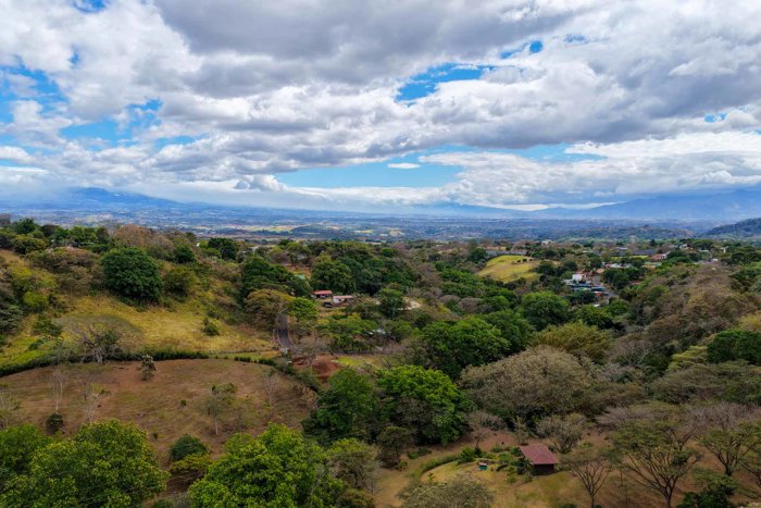 Luxury Tuscan Estate With Infinity Pool & View - Atenas en Atenas, Alajuela — $1,750,000 - Foto 2 de 59