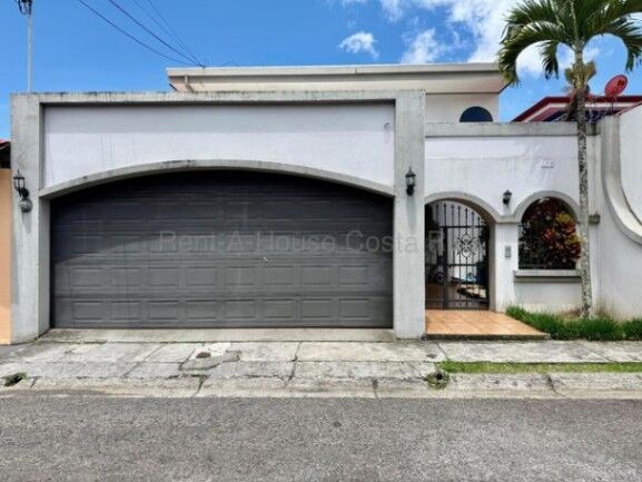 MLS-26-2220 LS VENTA CASA LA UNION CARTAGO CONTACTENOS AL # 86127562 en San Juan, La Unión, Cartago — $275,000