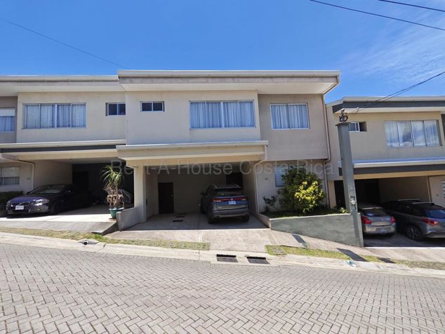 CASA EN VENTA EN SAN VICENTE MORAVIA SAN JOSÈ en San Vicente, Moravia, San José — $220,000 - Foto 1 de 17