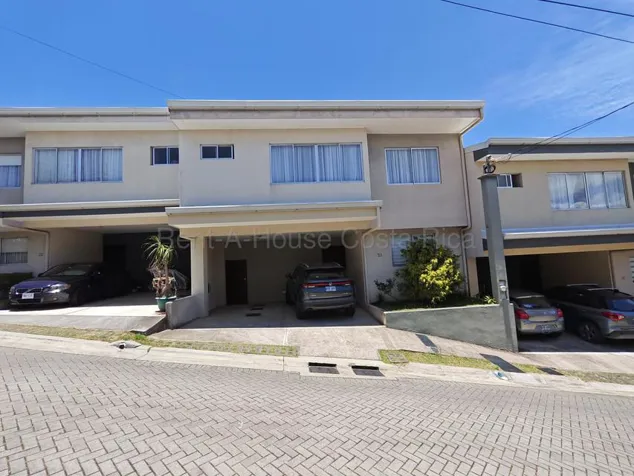 CASA EN VENTA EN SAN VICENTE MORAVIA SAN JOSÈ en San Vicente, Moravia, San José — $220,000