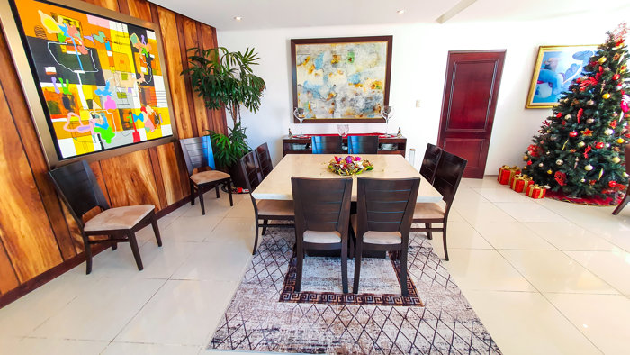 Espectacular casa en exclusivo condominio en Jaboncillos Escazú in Escazú, San José — $695,000 - Photo 2 of 19