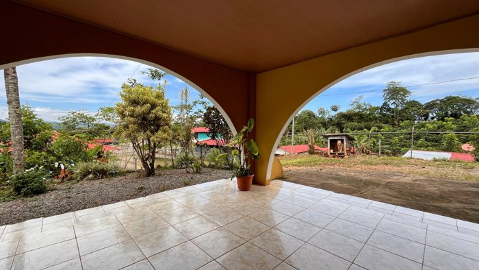 SE VENDE PROPIEDAD MIXTA COMERCIAL Y RESIDENCIAL SOBRE INTERAMERICANA en Cajón, Pérez Zeledón, San José — $190,000