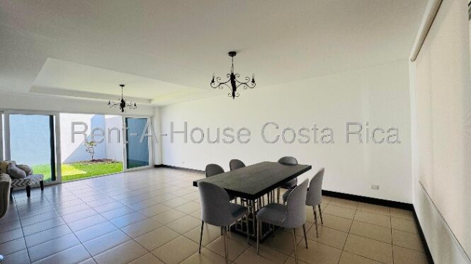 Moderna casa en alquiler de 2 pisos en condominio exclusivo  26-1468   en San Rafael, Escazú, San José — $1,900