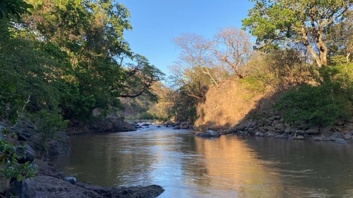 Grande finca semi segregada 5 min. de Atenas Centro junto a rio in Atenas, Alajuela — $1,500,000