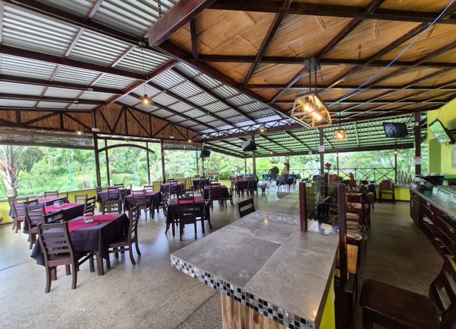 Propiedad Commercial Rodeada con Naturaleza en Daniel Flores, Pérez Zeledón, San José — $1,100,000