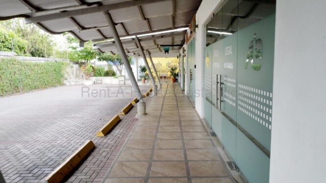 Venta de Centro Comercial en La Guácima de Alajuela. RAH 26-2206 OPORTUNIDAD DE INVERSIÓN en Guácima, Alajuela — $1,700,000