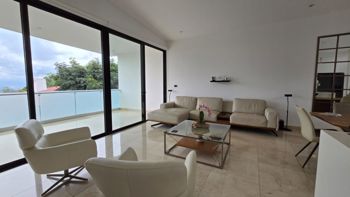 Alquiler de amplia y moderna casa en Escazú en San Antonio, Escazú, San José — $3,700 - Foto 4 de 13