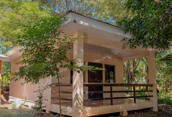 Dos casas a pasos de Playa Avellanas en Tamarindo, Santa Cruz, Guanacaste — $299,999