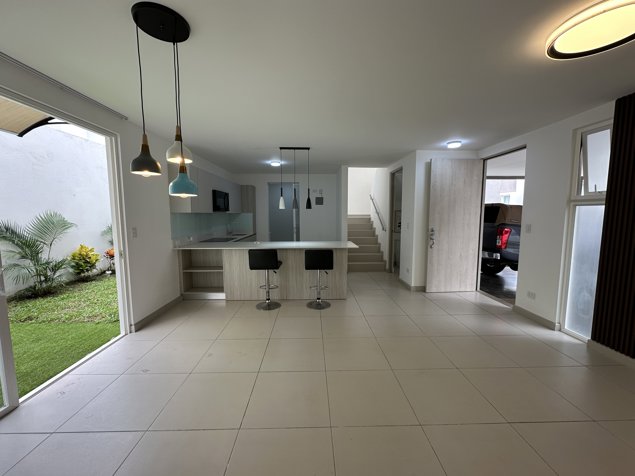 Casa en Condominio en Santa Ana en Santa Ana, San José — $2,000 - Foto 3 de 30