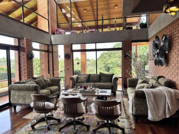 Venta de Casa El Tirol Angeles San Rafael Heredia en lote de 3.438 m2 en Ángeles, San Rafael, Heredia — $975,000