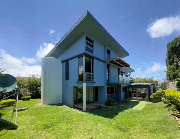 Casa en venta en Residencial Lomas del Zurquí, San Isidro de Heredia en San Isidro, Heredia — $640,000 - Foto 2 de 23