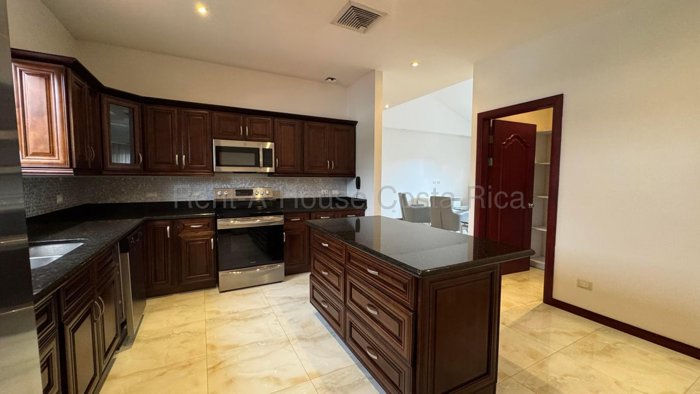 Alquiler de Apartamento AMUEBLADO en Escazú-San Rafael. RAH 27-32 in San Rafael, Escazú, San José — $2,500