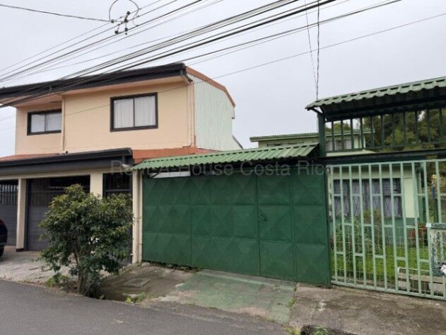 Casa en venta en Santo Domingo con jardín, estudio y espacios amplios #26-2021 GS en Paracito, Santo Domingo, Heredia — $294,000