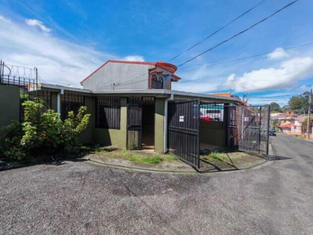 EN VENTA CASA EN TRINIDAD MORAVIA, ZONA MUY TRANQUILA en La Trinidad, Moravia, San José — $157,000