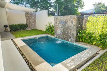 Villa de Inversión: 2 Casas + Piscina | Cerca de Playa Blanca, Jacó en Tárcoles, Garabito, Puntarenas — $320,000 - Foto 4 de 15
