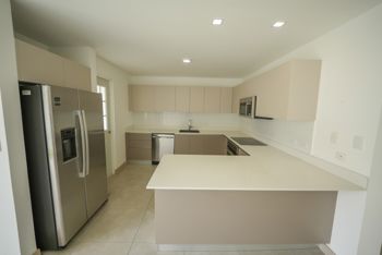 Casa de 3 habitaciones con Sala de TV en Condominio 3-10 Guachipelín in San Rafael, Escazú, San José — $2,275 - Photo 5 of 22